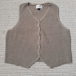 Universal Thread Taupe Ribbed Button-Front Knit Vest